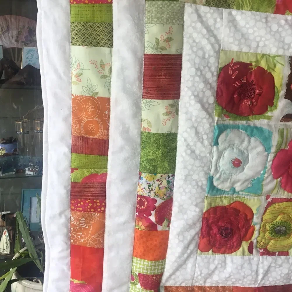 NWT. Hand Crafted Bright Poppies Quilt